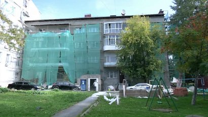 Старейший дом на улице Большевистской в Новосибирске обретает исторический облик