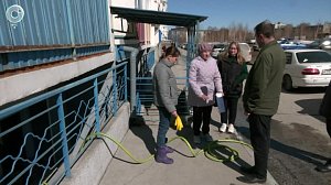 Жильцы дома в Новосибирске боятся обрушения из-за подтопления