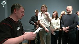 Актёры "Красного факела" сменили сцену на буфет и фойе