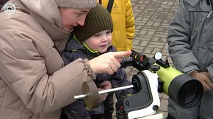 Новосибирцы увидели солнечные пятна и встретились с зеркальным человеком