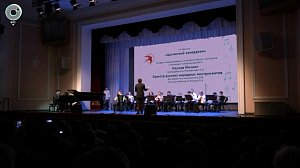 Депутаты горсовета преподнесли рояль новосибирской школе искусств