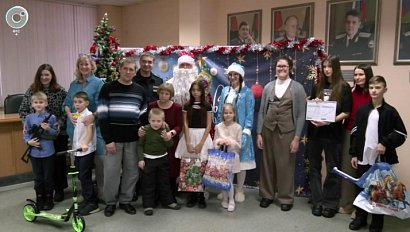 Судебные приставы исполнили мечты детей