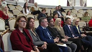 Как распознавать фейки и контент, созданный искусственным интеллектом, обсудили в Новосибирской области