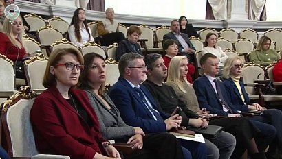 Как распознавать фейки и контент, созданный искусственным интеллектом, обсудили в Новосибирской области