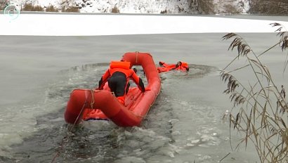 Спасение на льду в Новосибирске: как профессионалы отрабатывают навыки