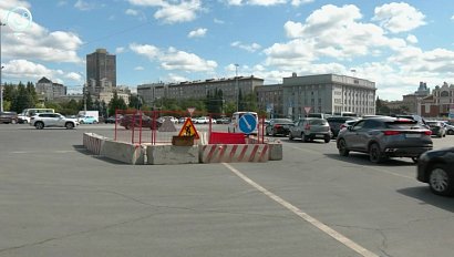 Обвал дороги в центре Новосибирска попал на видео