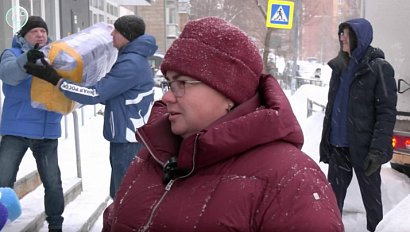 Активисты Новосибирска подготовили десятки коробок с подарками для военнослужащих