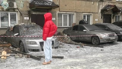 В Новосибирске и Бердске обрушились здания из-за непогоды