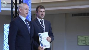 Губернатор наградил журналистов Новосибирской области