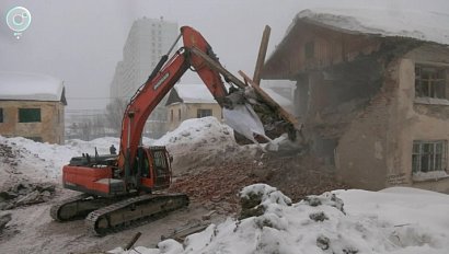 В Новосибирске сносят старые дома и строят современные жилые комплексы
