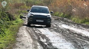 Большегрузы разрушили дорогу возле ипподрома