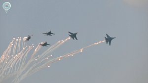 Юбилейный авиафестиваль "ВИВА АВИА!" удивил зрителей в Новосибирской области