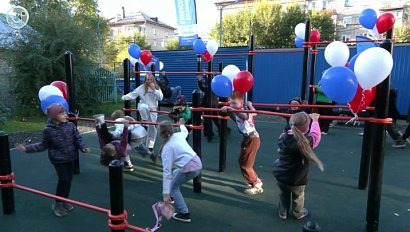 Во дворе на Владимировской в Новосибирске открыли новую спортплощадку