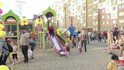 Новую детскую площадку открыли в микрорайоне "Чистая Слобода"