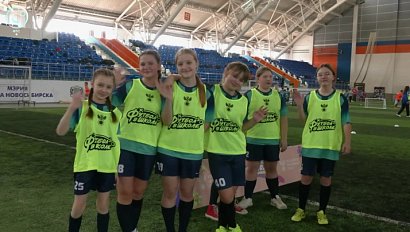 Школьники сыграли в футбол со звёздами российской сборной