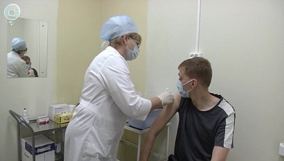 Меры безопасности в пунктах вакцинации проверили в Новосибирске
