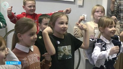 Юные бердчане оживили главный новогодний экспонат музея