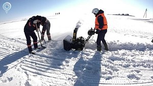 Новосибирские добровольцы помогают предотвратить паводок на реке Карасук