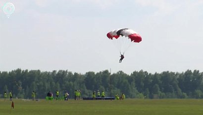 Чемпионат Новосибирской области по парашютному спорту стартовал на аэродроме "Мочище"