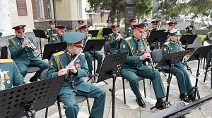 Фестиваль военных оркестров стартовал в Новосибирске