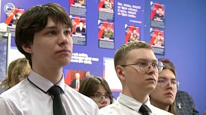 Депутат Илья Якуткин провёл встречу со школьниками Новосибирска