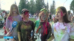 Больше двухсот человек стали участниками фестиваля красок в Бердске