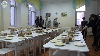 Внезапные проверки школьных столовых проводят в Новосибирске