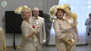 Бал для пожилых людей в Новосибирске собрал любителей вальса и национальных песен