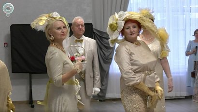 Бал для пожилых людей в Новосибирске собрал любителей вальса и национальных песен