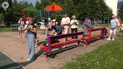 В Новосибирске продолжается установка игровых и спортивных площадок в рамках проекта "Территория детства"