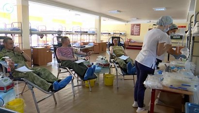 Курсанты Новосибирского военного института сдали кровь в рамках акции "От сердца к сердцу"