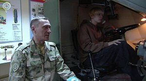 Школьники и студенты узнали секреты военного дела