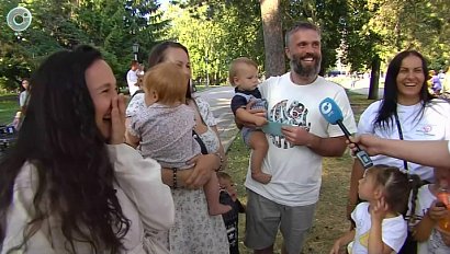Всероссийский парад семей прошёл в Нарымском сквере