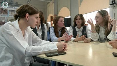 Новосибирские школьники проверили знания в интеллектуальной игре "1418"