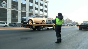 В Новосибирске выявили более 2000 нарушений парковки на местах для инвалидов