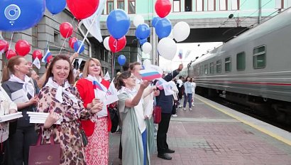 Фирменный поезд "Россия" прибыл в Новосибирск и напомнил о выборах