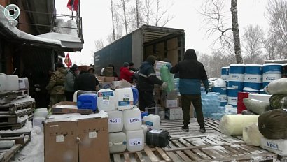 Волонтёры собрали десятки тонн подарков участникам СВО к 23 Февраля