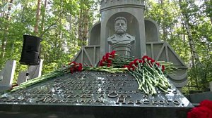 Новосибирцы почтили память Николая Тихомирова