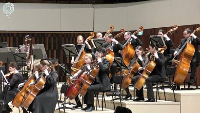 Сибирский оркестр выступил в Москве. Что сыграли музыканты под управлением маэстро Зандерлинга?