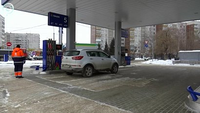 Поощрять примерных водителей дисконтом на топливо предложили в Госдуме