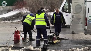 Заплатки на дорогах: в Бердске для ямочного ремонта закупили 15 тонн холодного асфальта