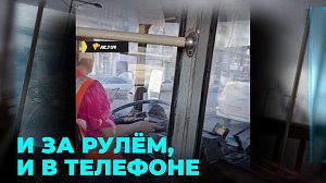 Пассажиры в шоке: водит троллейбус и постоянно смотрит в телефон