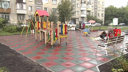 Детские и спортивные площадки продолжают возводить в Новосибирске