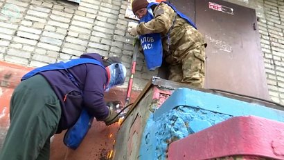 Входные группы подъездов отремонтировали в одном из домов на улице Котовского