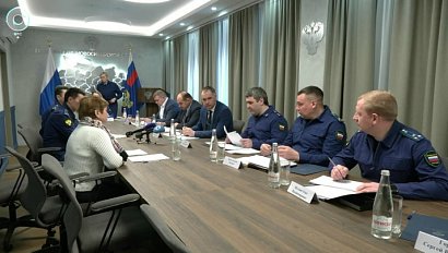 На улицах Новосибирска гололёд стал причиной травм у десятков людей