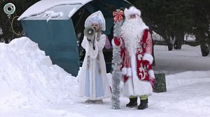 Дед Мороз и Снегурочка на пожарной машине удивили детей в больнице Краснообска