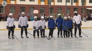 Жители Калининского района восстановили хоккейную площадку