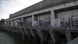 Осторожно, затворы открываются! Новосибирская ГЭС увеличила сбросы в нижний бьеф