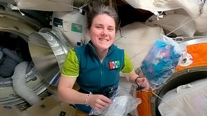 Анна Кикина получила посылку с лакомствами на орбиту