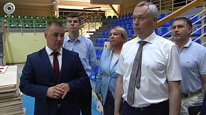 Губернатор Новосибирской области проверил работу волонтёров и предприятий